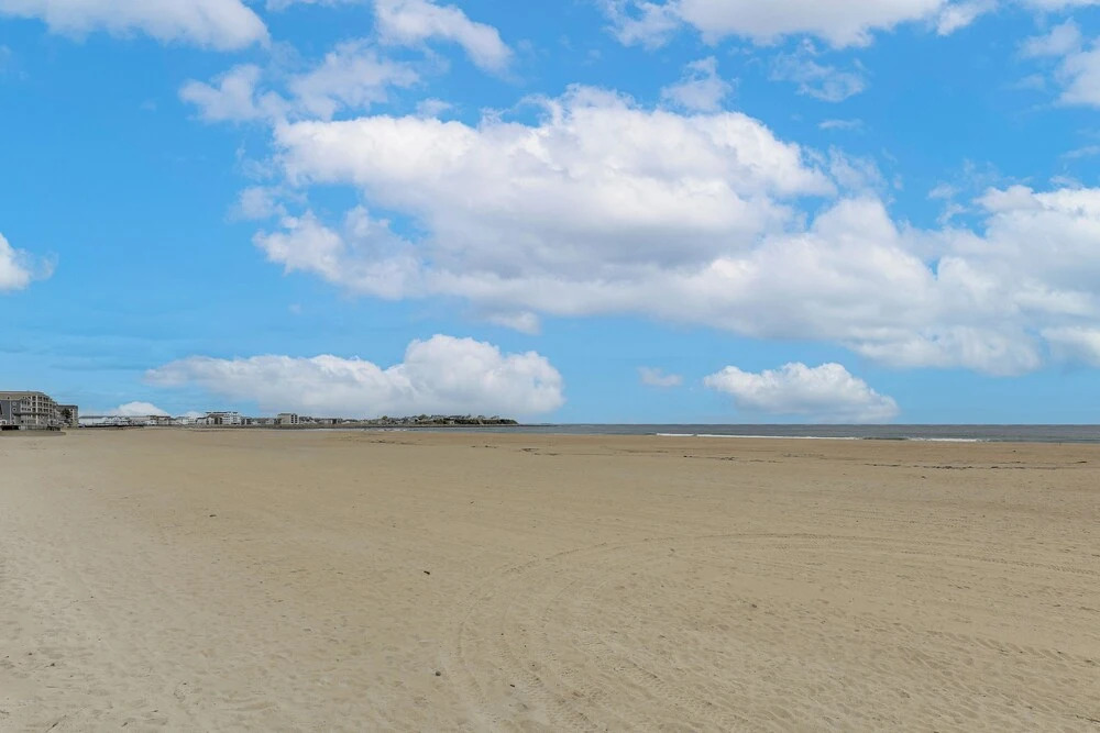 Near Beaches & Waterfront Dining: Home in Hampton!