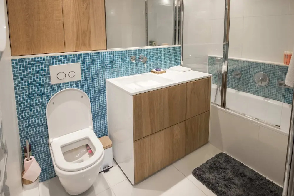 Superb Apartment With Balcony Near la Defense