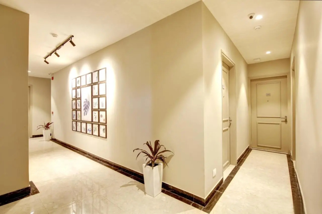 Saltstayz Select - Golf Course Road & Sector 27