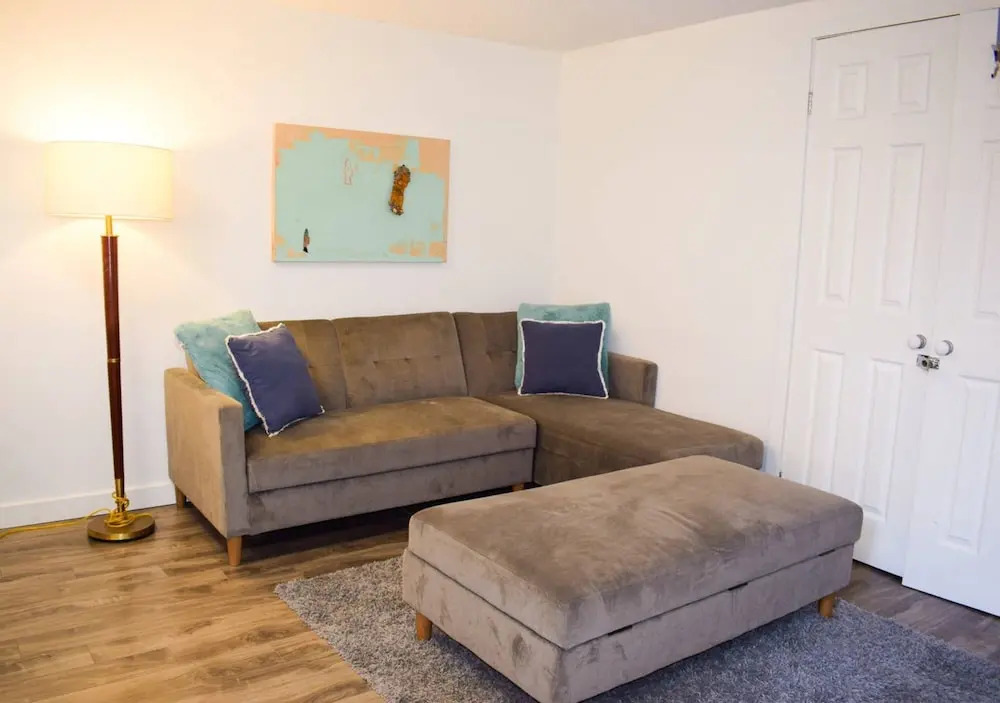 Convenient 1 Bedroom Lower Level Suite