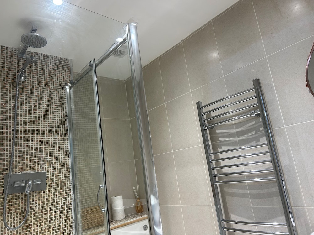 Romford Contractor / Family House
