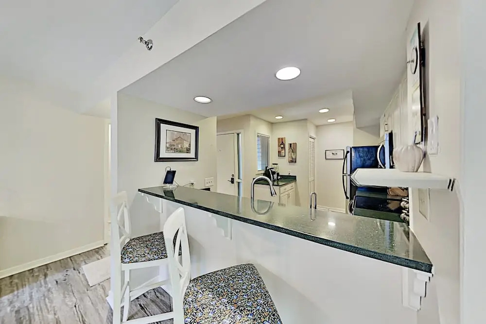 7811cent 2 Bedroom Condo