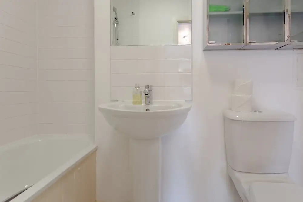 2 Bedroom Apartment in With Views in Shadwells
