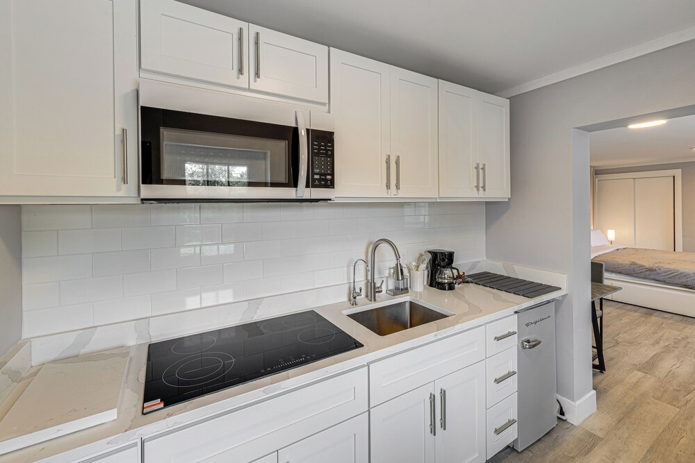 Legoland & Lakes Pool Home Pet Friendly