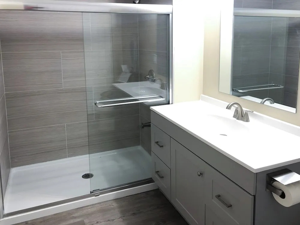 Lazy Cuckoo Inn - Sleek and Stylish Studio Apartments