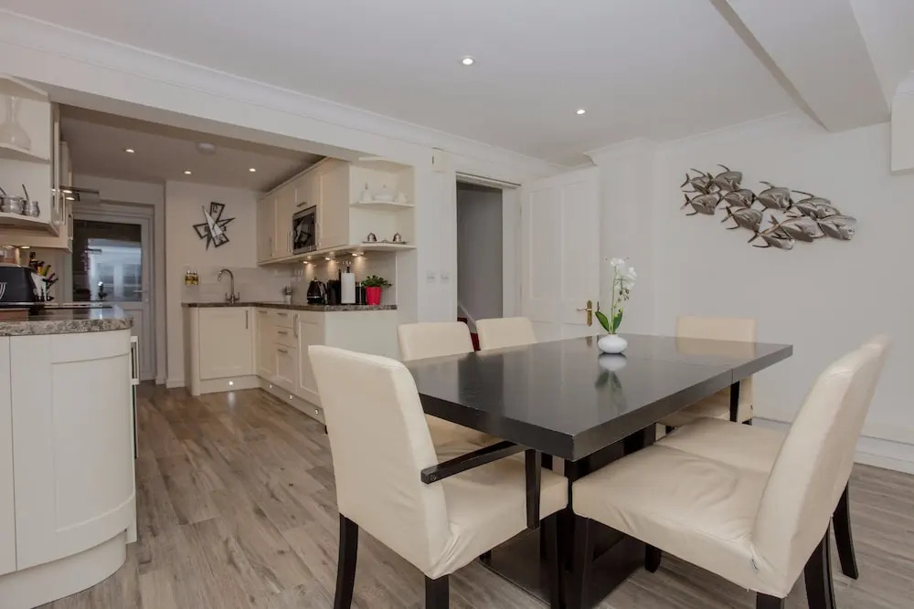 Stunning & Modern 3Bed House in Victoria
