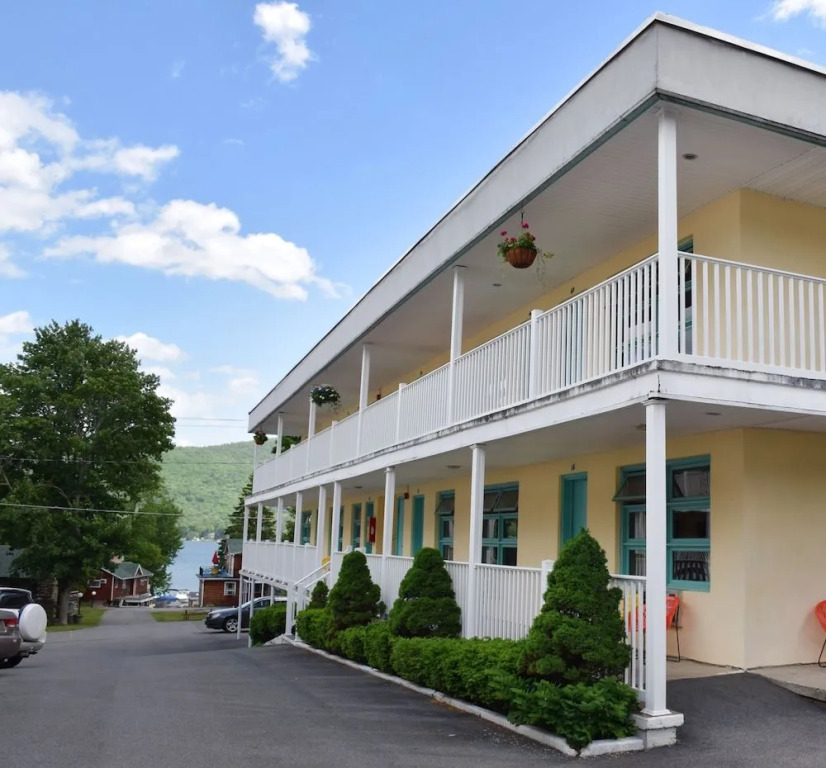 O'Sullivan's On The Lake Motel