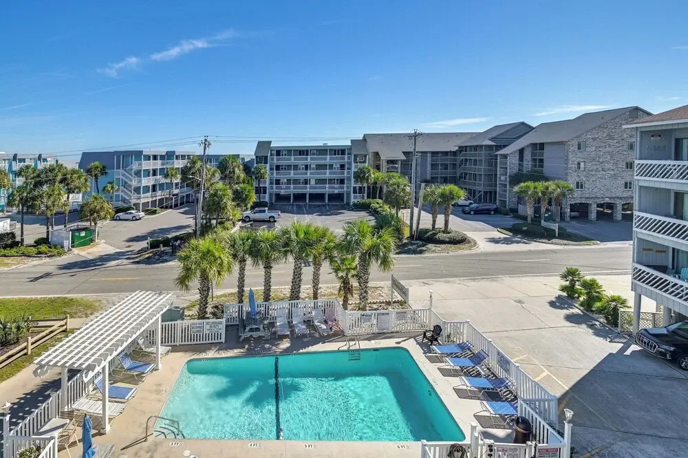 Walk to Beach: Top-floor Condo in Murrells Inlet