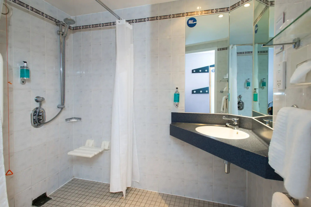 Holiday Inn Express Manchester East by IHG
