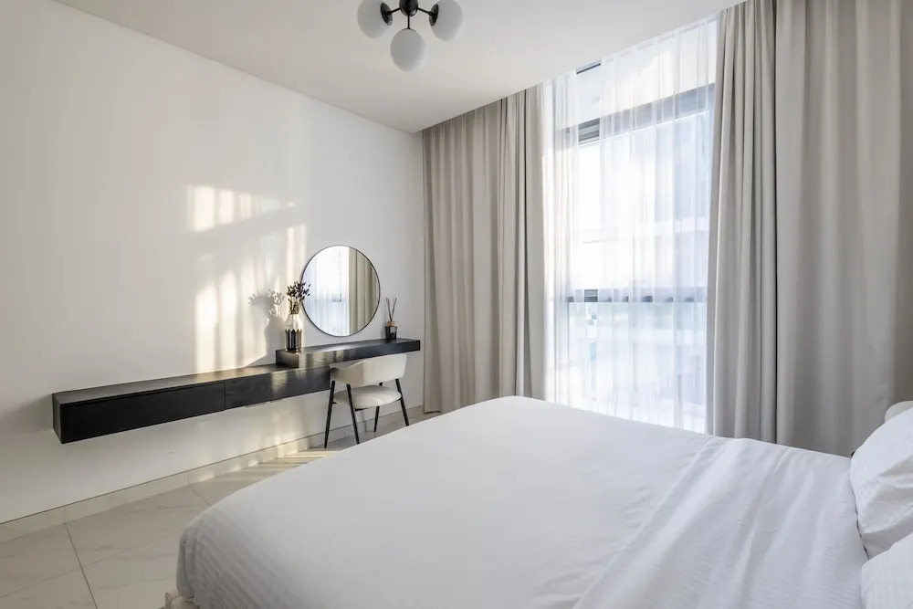 SuperHost - Serene 1BR in District One With Artificial Beach