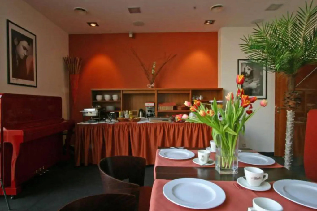 Hotel Ruby Blue
