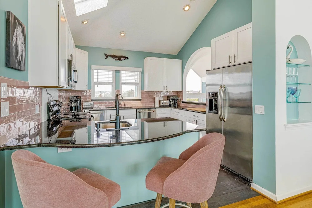 Grand Seaside Escape w/ Direct Beach Access!