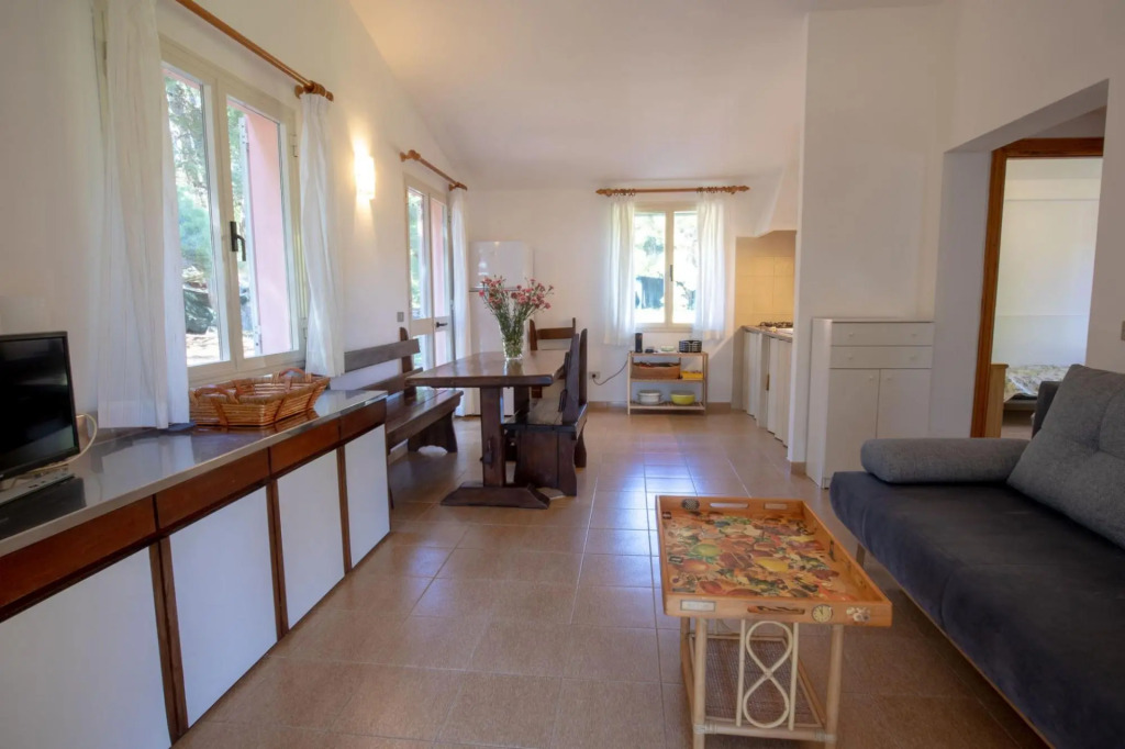 Villa Norsi immersed in an oasis of peace and tranquillity with direct access to the beach.-Villetta Norsi