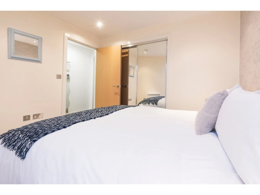 Chic, Spacious 1-br Flat For 2 In Central Bristol