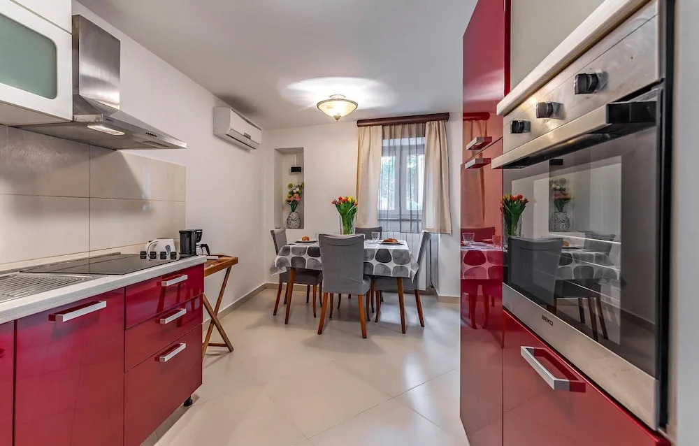 Beautiful Apartment in Liznjan With Wifi and 1 Bedrooms