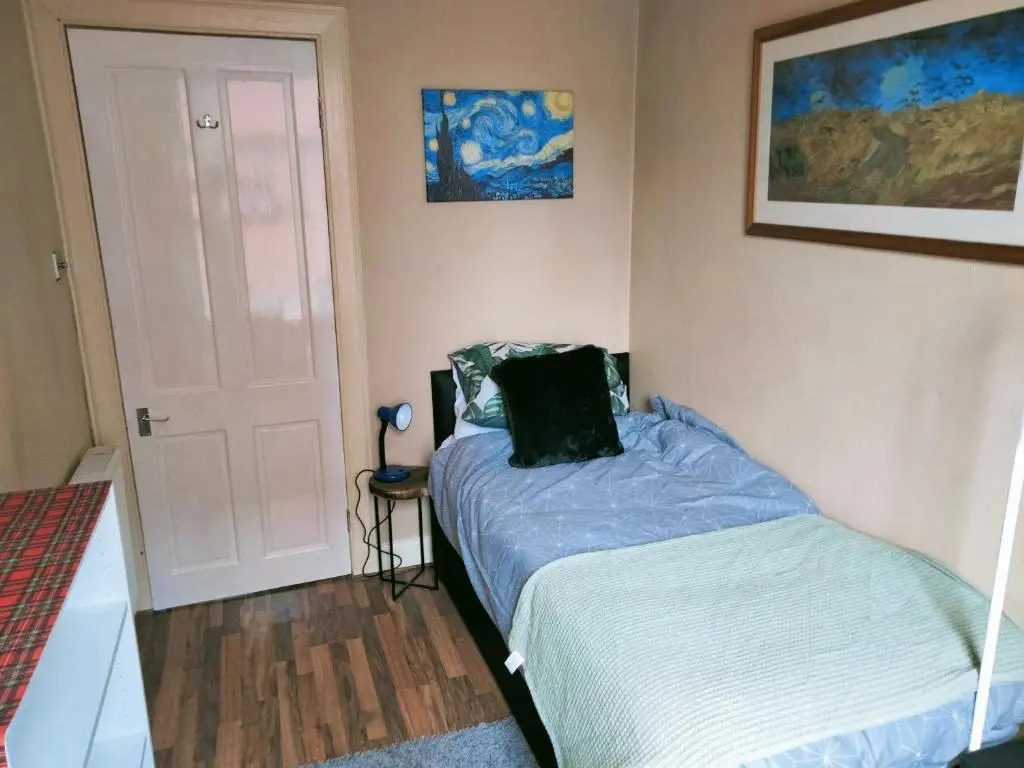 Spacious flat in Bridgeton, Glasgow