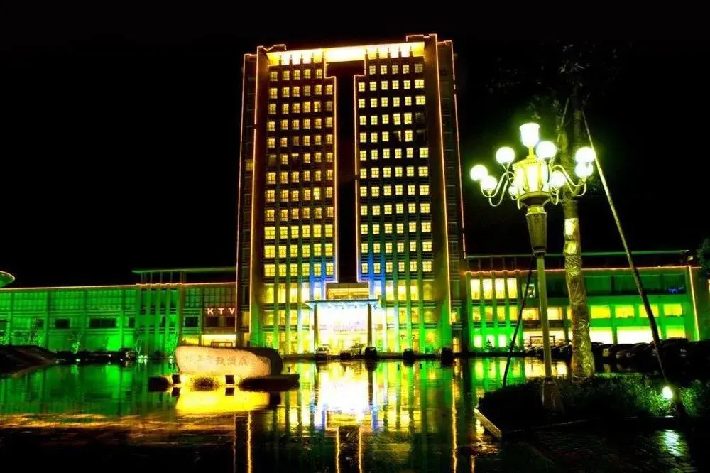 Elegance Hotel