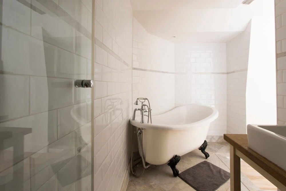 Saint Pauls Suite 24