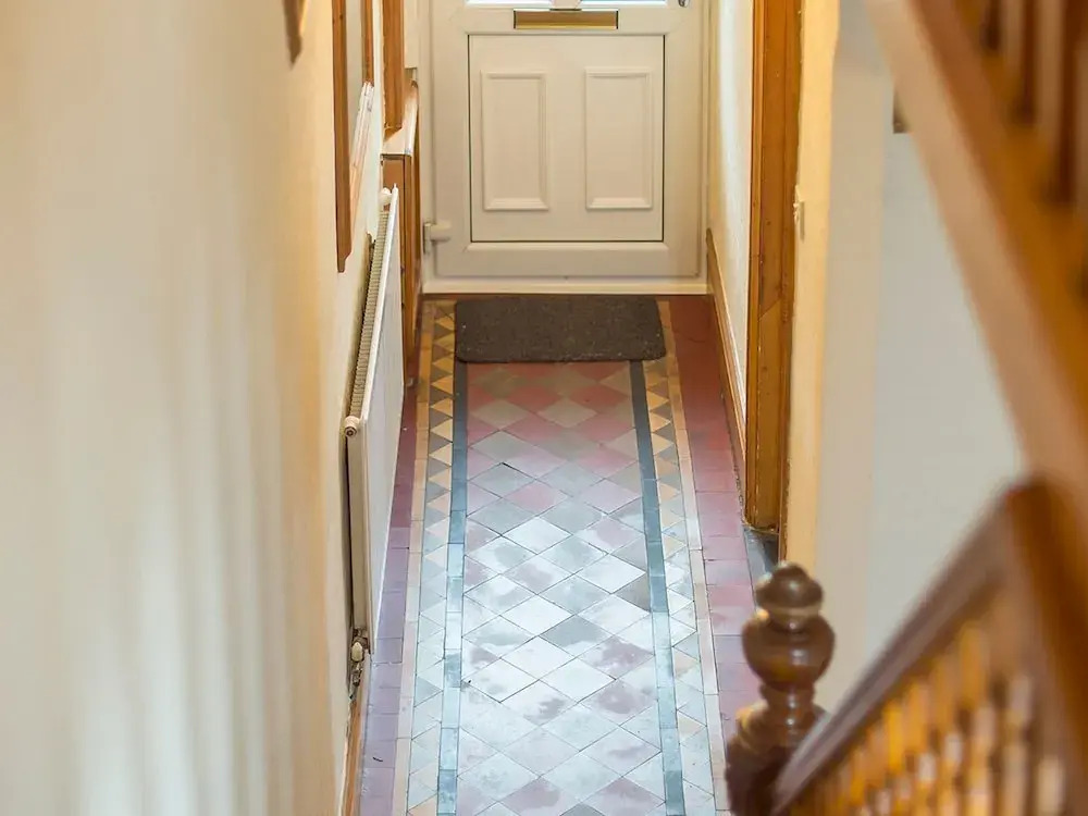 Spacious Victorian 4 bed house near Heath Hospital
