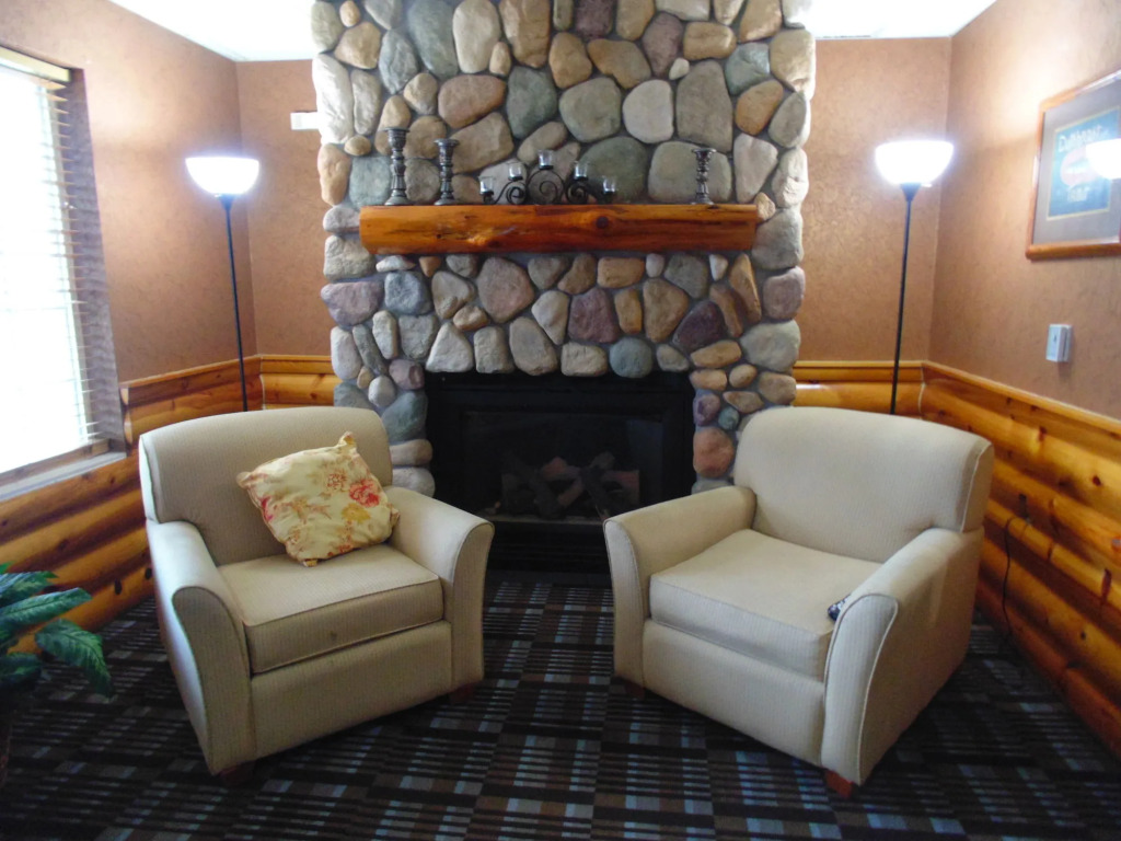 American Inn and Suites Houghton Lake