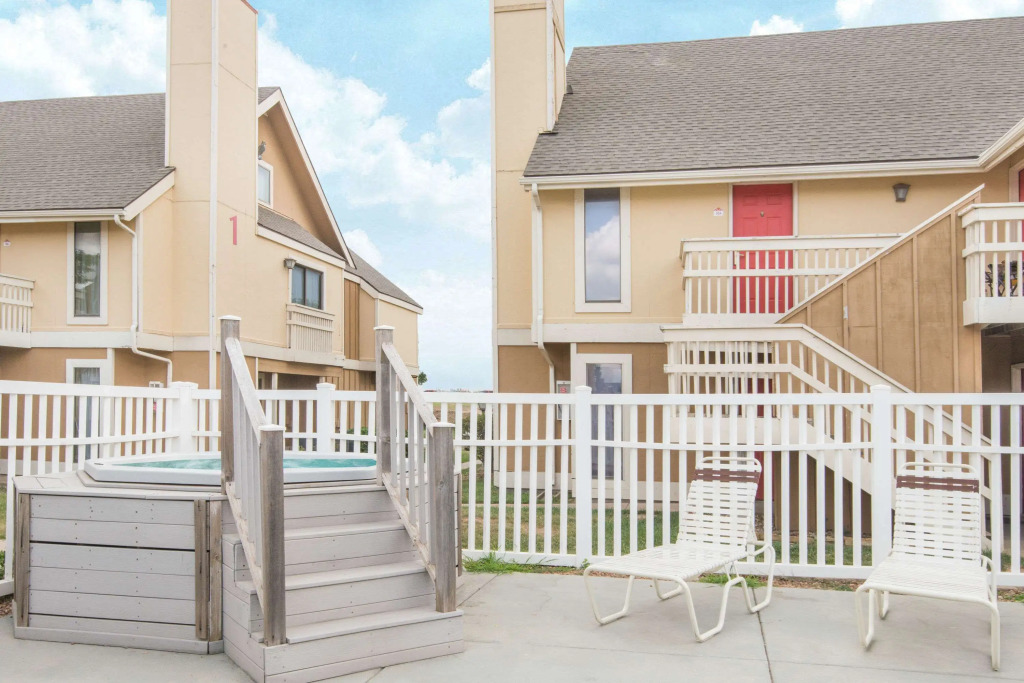 Hawthorn Extended Stay by Wyndham Wichita