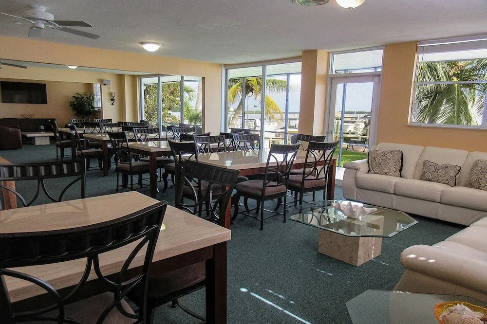 Marina Towers 704 - 2 Br Condo
