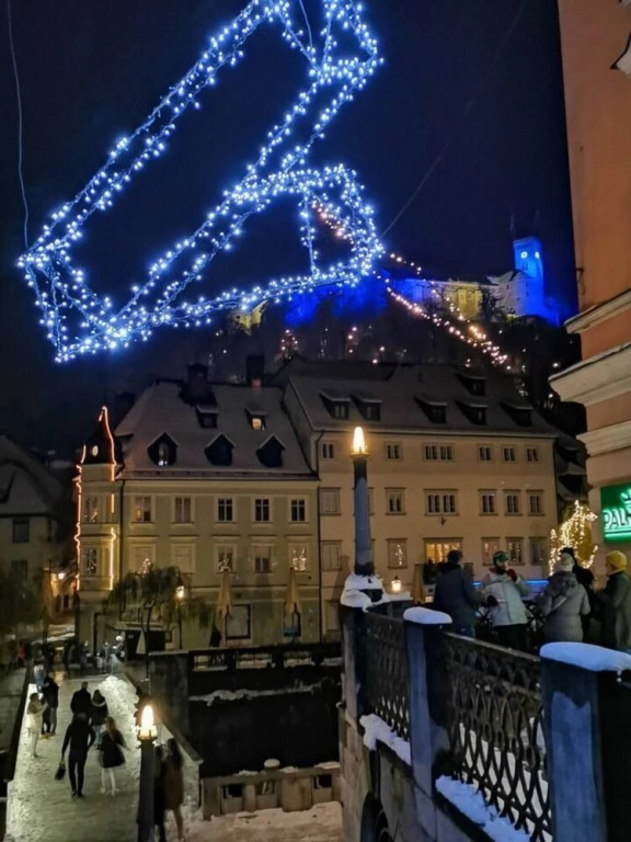 Ljubljana Riverbank Apartment in City Centre!
