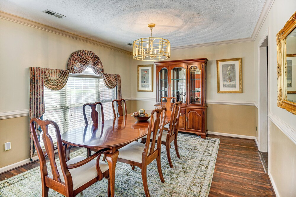 5 Mi to Coliseum! Spacious Home in Hampton Roads