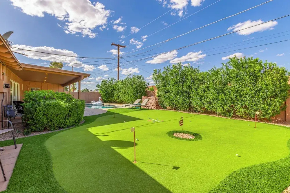 Games Galore - Old Town Scottsdale - Pool - Mini Golf & More!