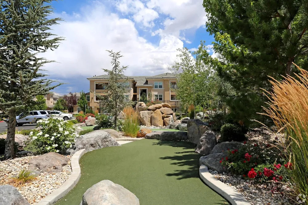 New Luxurious 1BR Apartment Heated Pool Spa Sauna