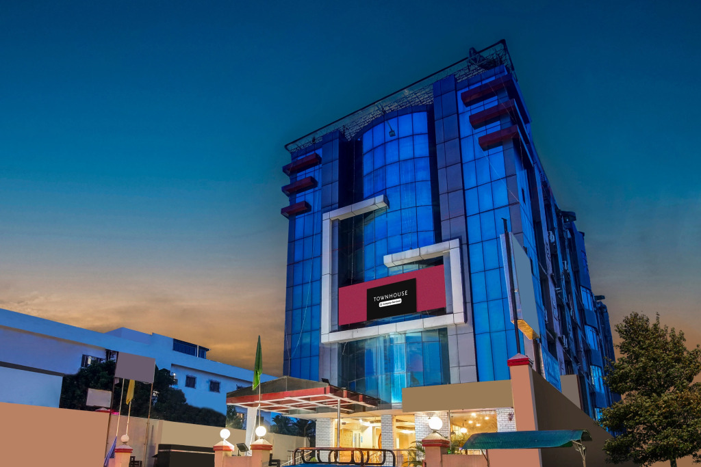 Townhouse Hatigaon Near Medicity Formerly Hotel Grand Majesty