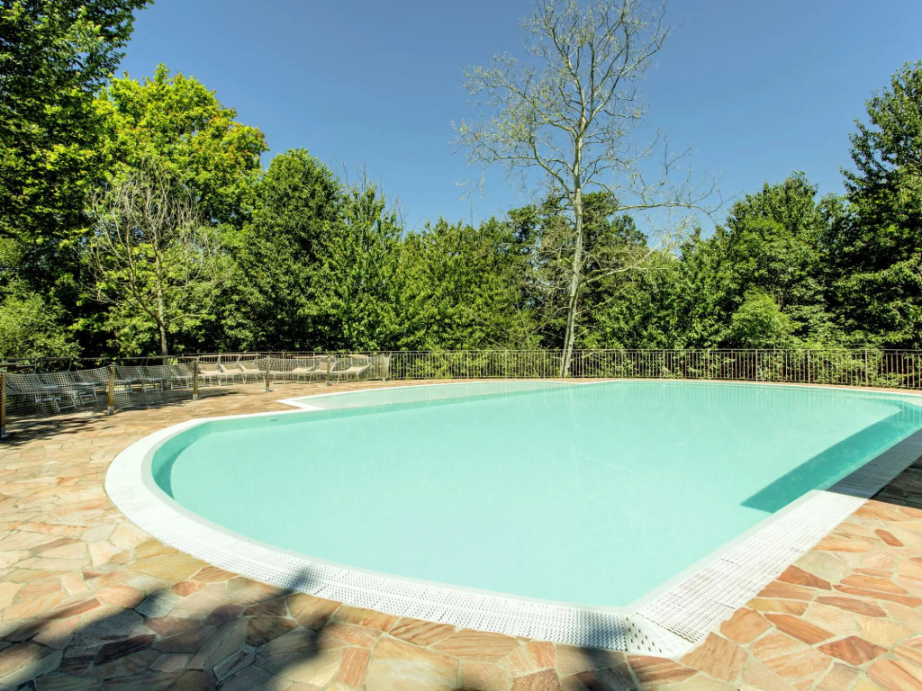 Cozy Holiday Home in Manerba Del Garda with Swimming Pool
