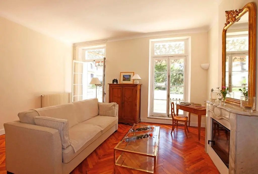 PALMERAIE - Magnifique appartement dépoque avec Vue Mer 4 personnes avec terrasse Le Port Nice