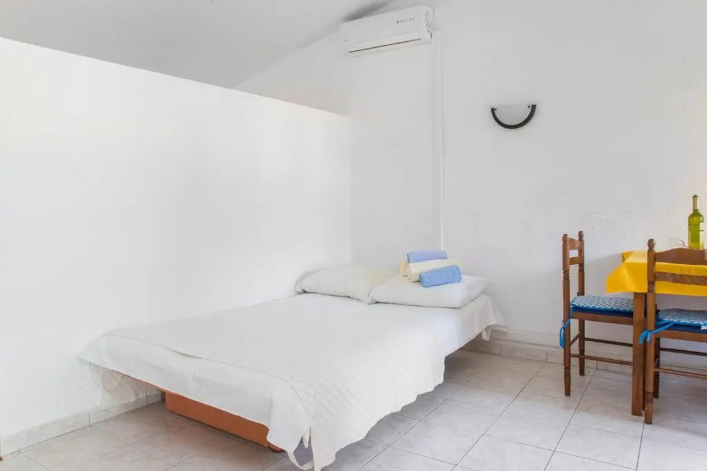 Ante Apartments