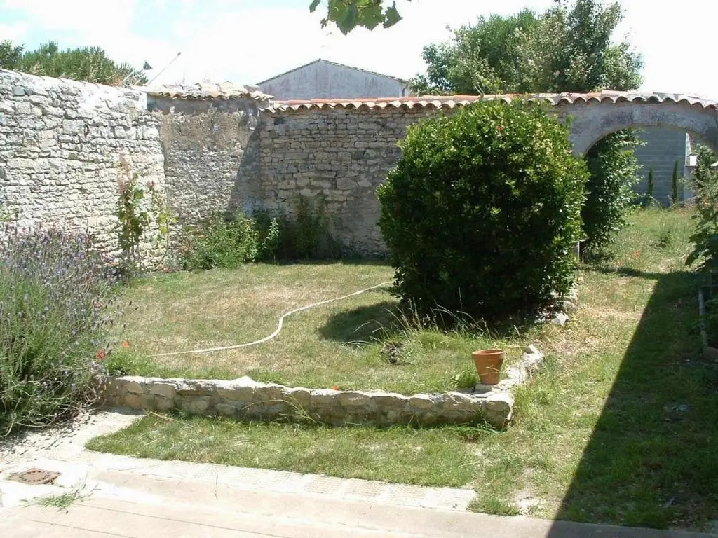 Villa en plein centre du village, de plain pied et rénovée en 2008