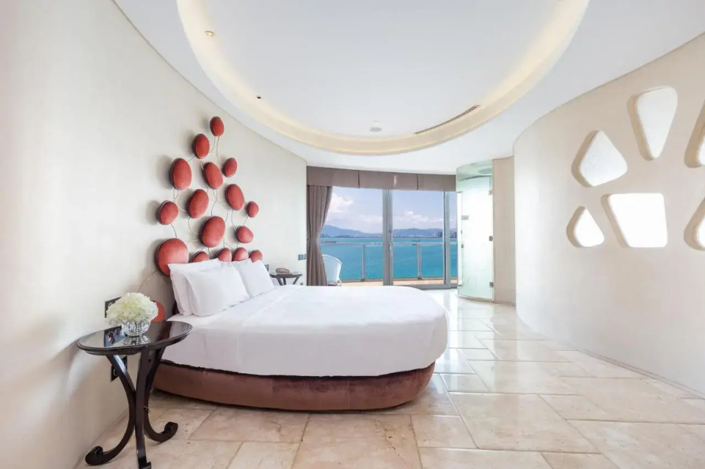 Sanya phoenix island yuejia holiday apartment