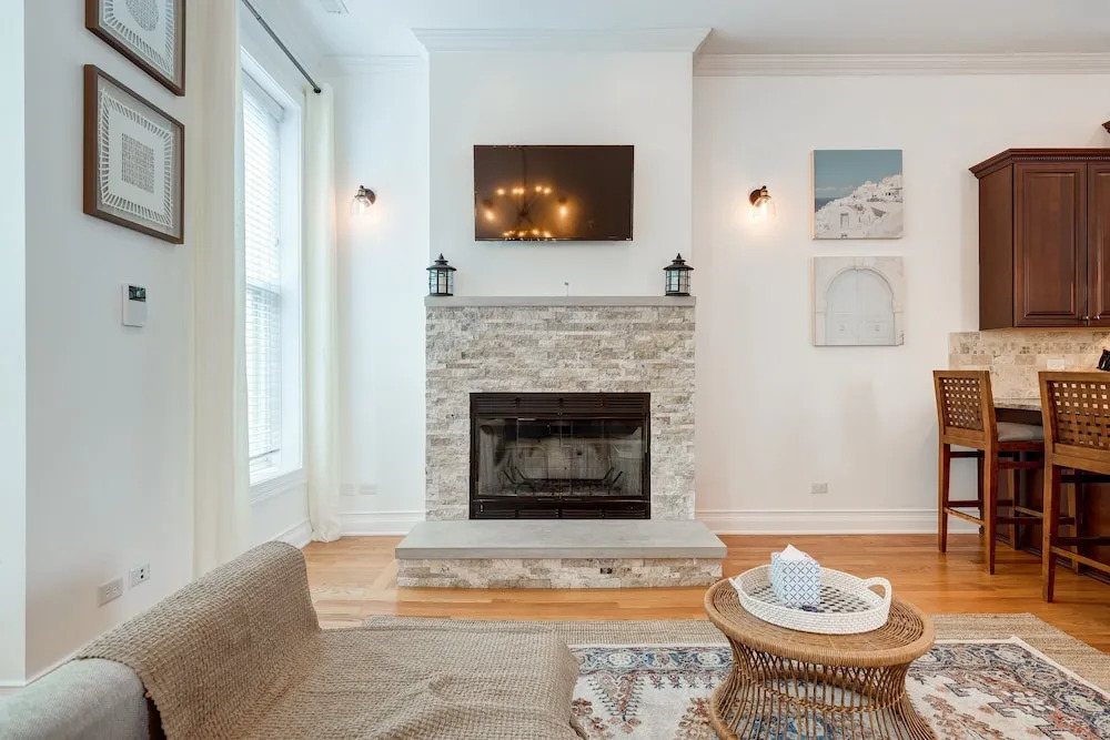 Breathtaking & Bright: Designer 2BD with Garage by AllSet Turnover