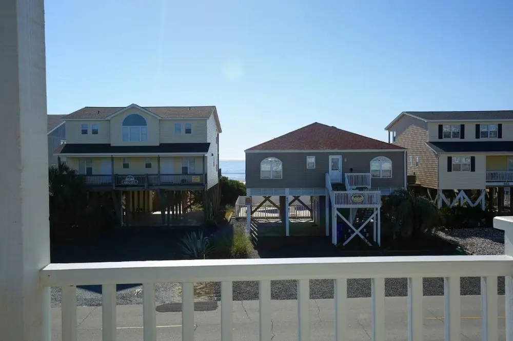 Belle Moor 3 Bedroom Home by RedAwning