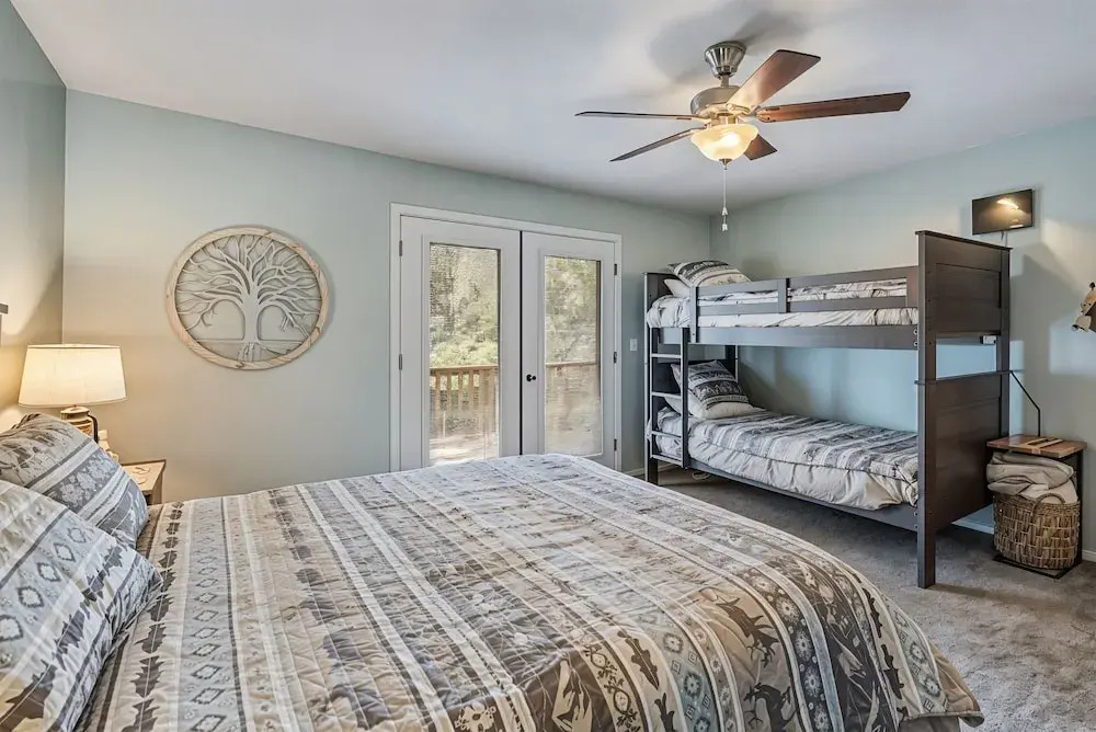 The Nut House - Lovely Home with Hot Tub