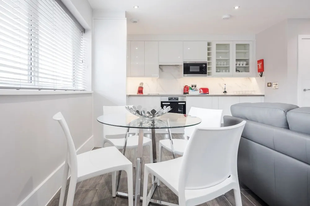 Roomspace Apartments -The Legacy