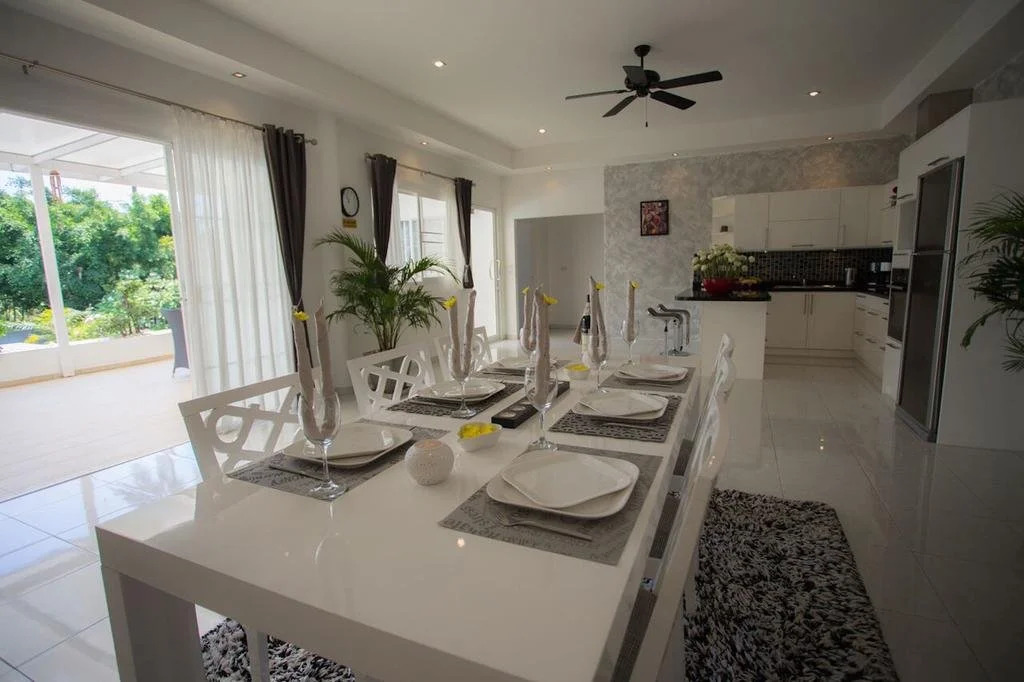 Blissful Tropical Stay at SeaLaVie Villa