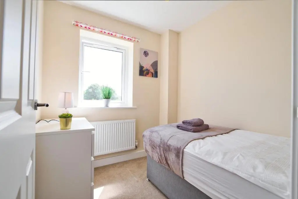 MODERN and SPACIOUS HOUSE CLOSE TO THE CITY CENTRE
