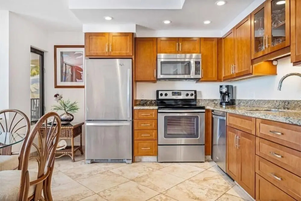 Kihei Beach, #406^ 1 Bedroom Condo by RedAwning