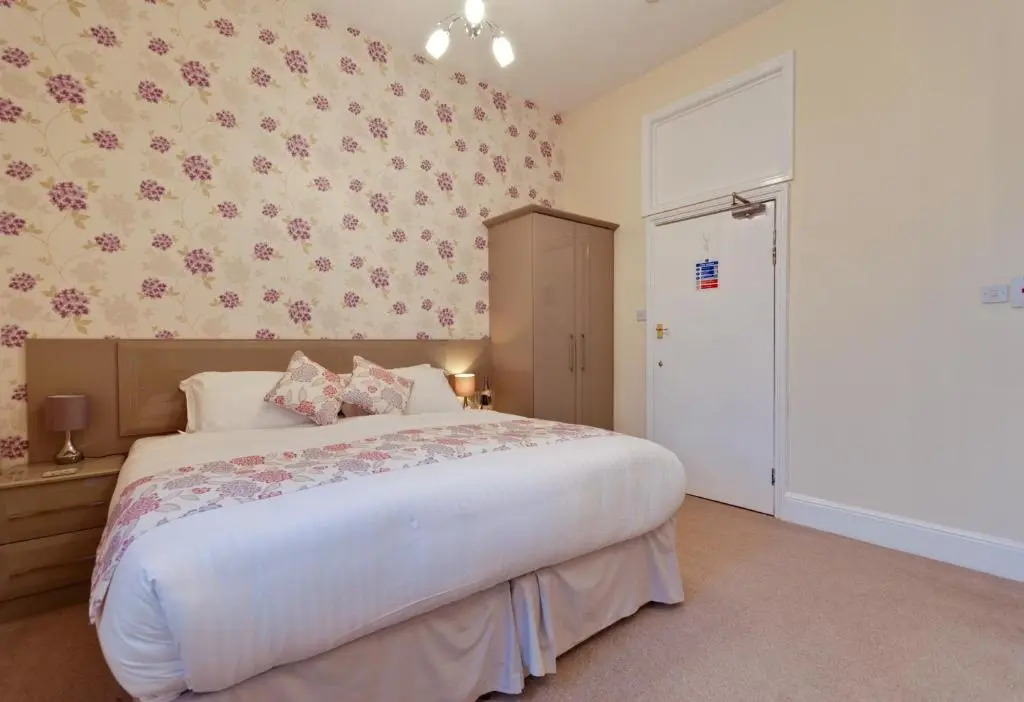 Lauriston & Lawton Court Hotel