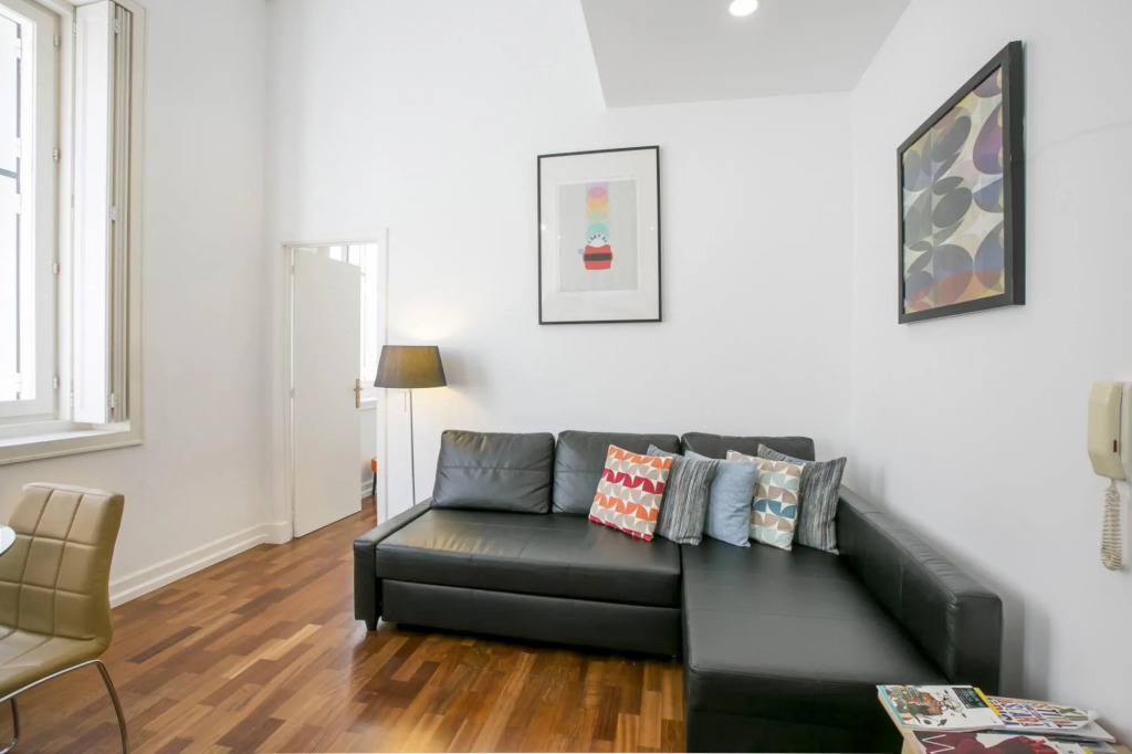 LV Premier Chiado CH6 AC, elevator, central, new