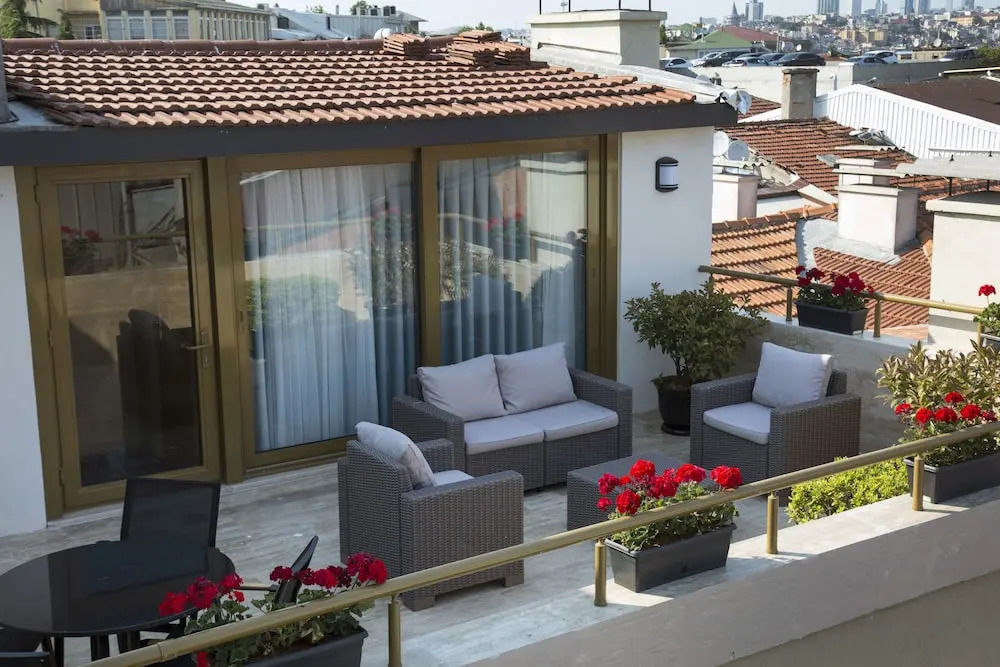 Tan Hotel