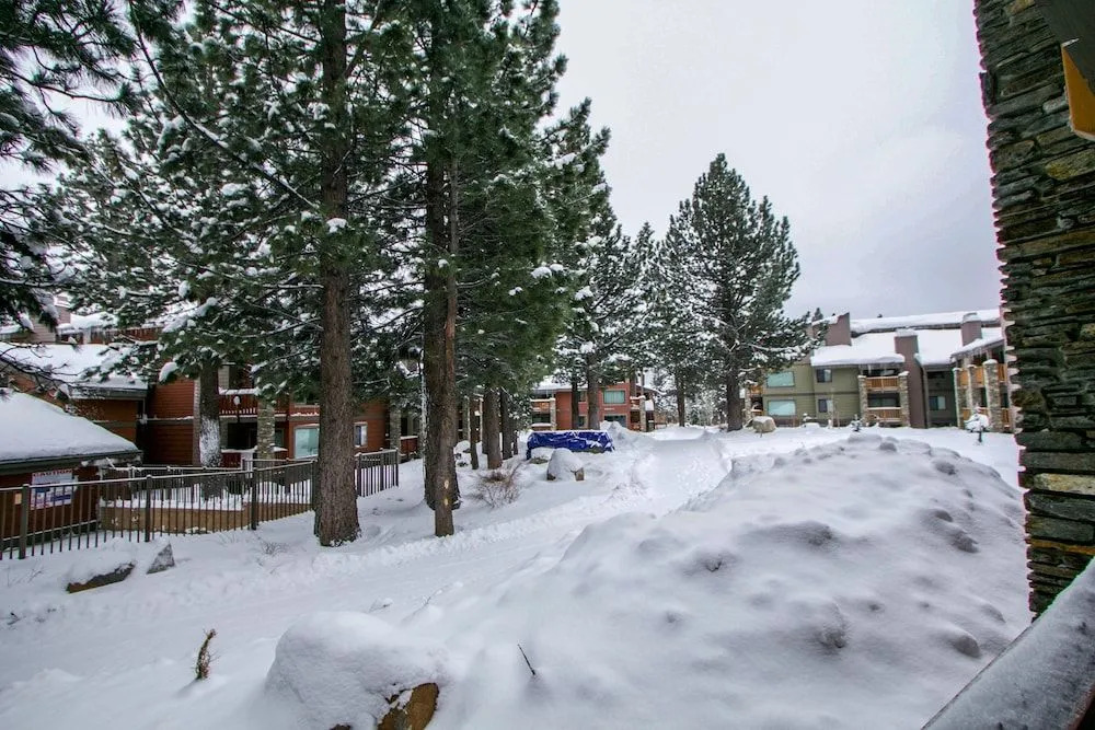 Summit 41 Spacious and Stones Throw to Eagle Lodge by RedAwning