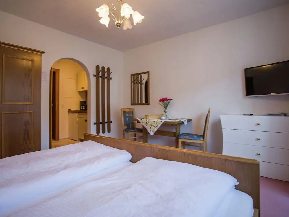 Pleasant Apartment With Ski Storage,balcony, Garden, Parking