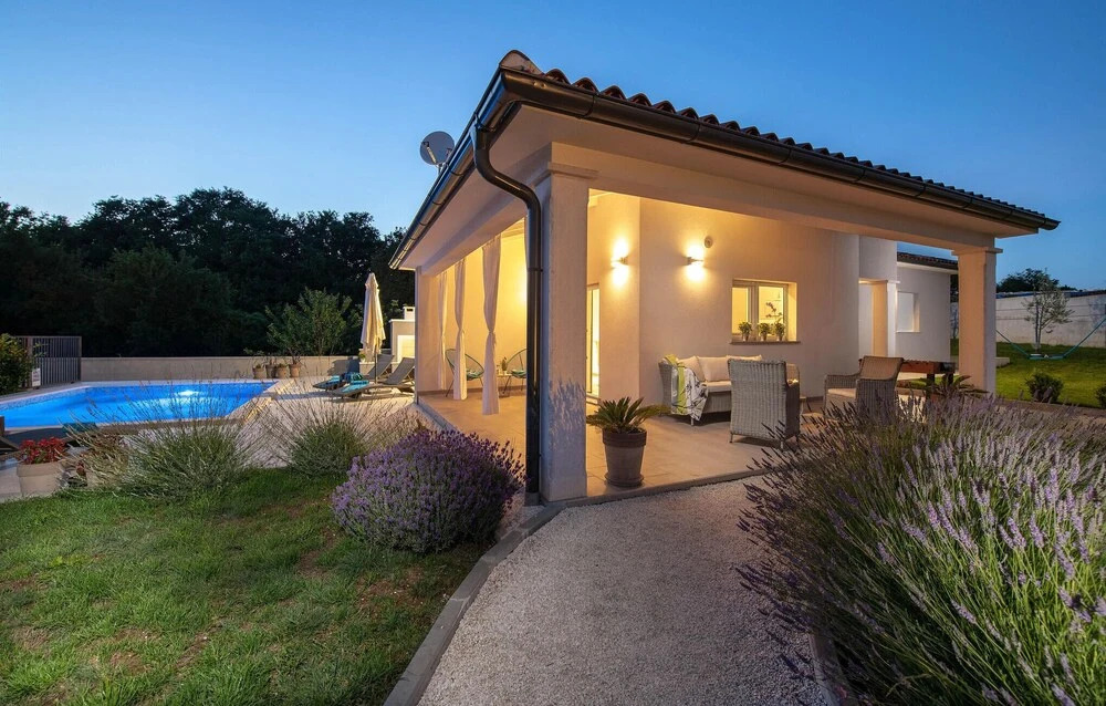 Three-Bedroom Holiday Home In Cetinici