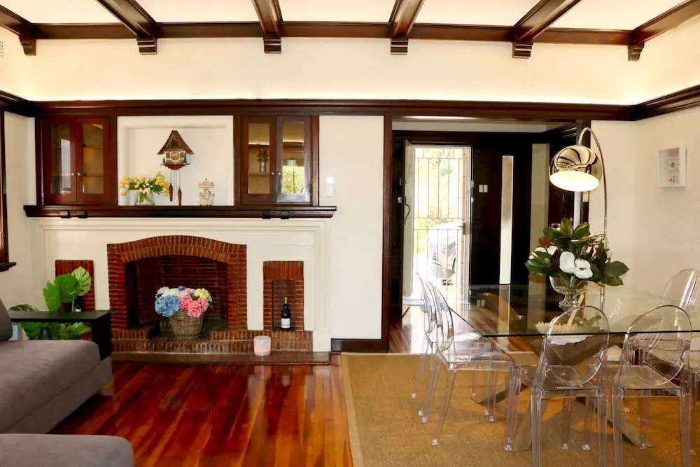 Charming & Cosy Home With City Views